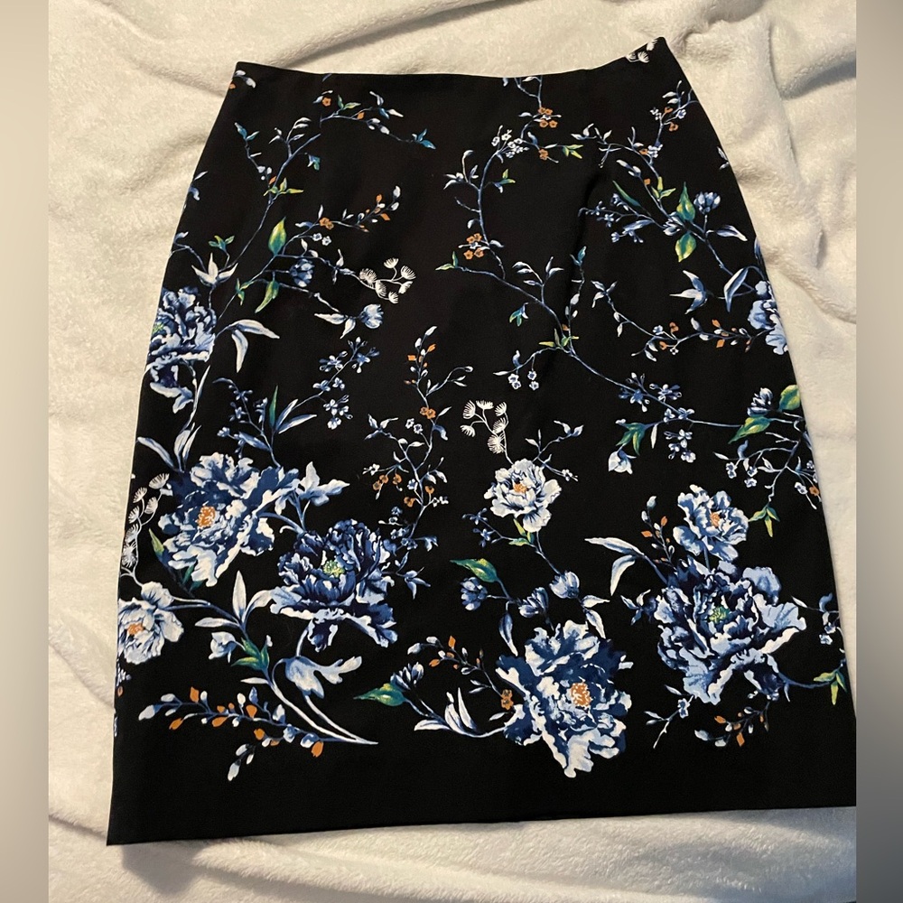White house Black Market Black w Officer blue floral boho lined Pencil Skirt 8
